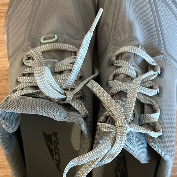 Altra Gray Athletic Shoes - Picture 4 of 9